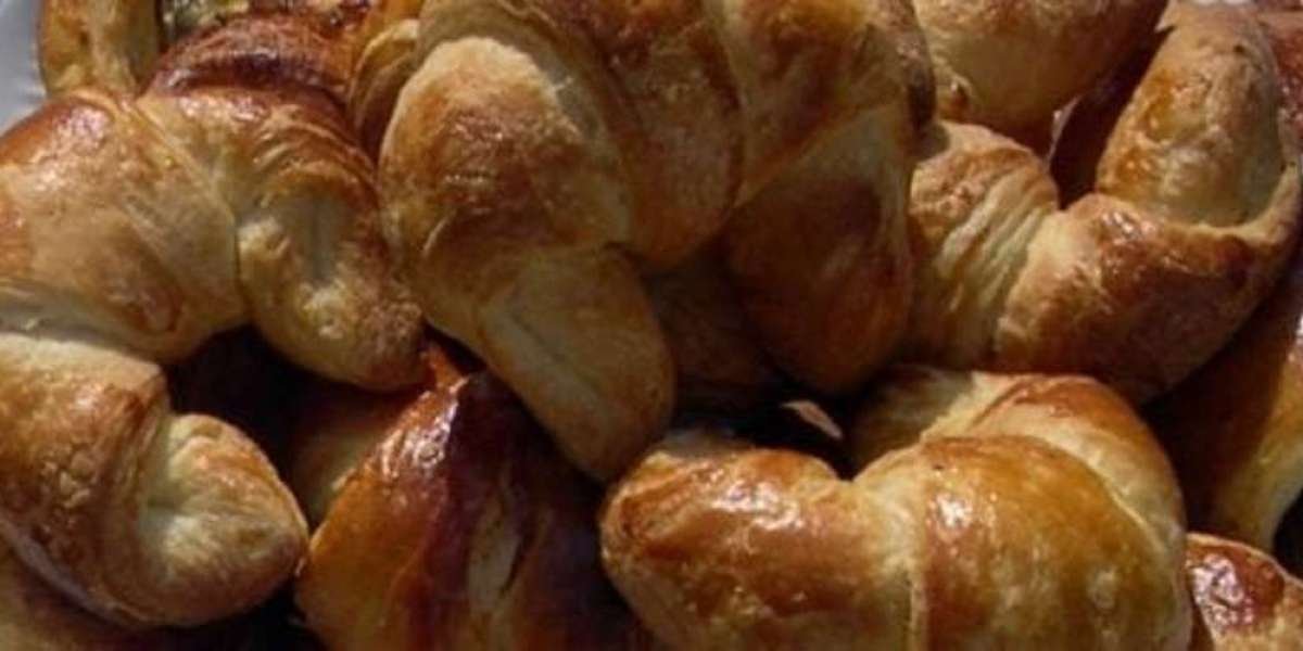 Quirky Facts: Airline Food, ATMs & Weekend Gaming