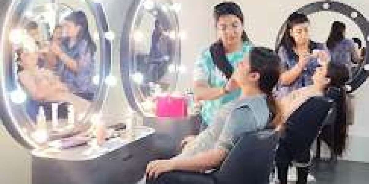 Lakme Academy Powered by Aptech, Lal Kothi:- Makeup Course in Jaipur