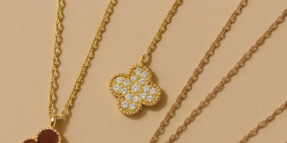 Van Cleef Fashion Necklaces – A Complete Guide to Luxury & Timeless Style